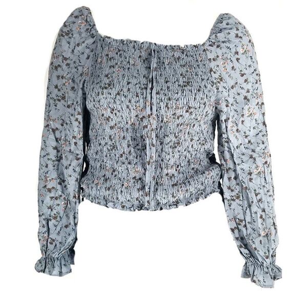Very Demure, very cutesy Blue Floral Smocked Cropped Blouse - Picture 1 of 5